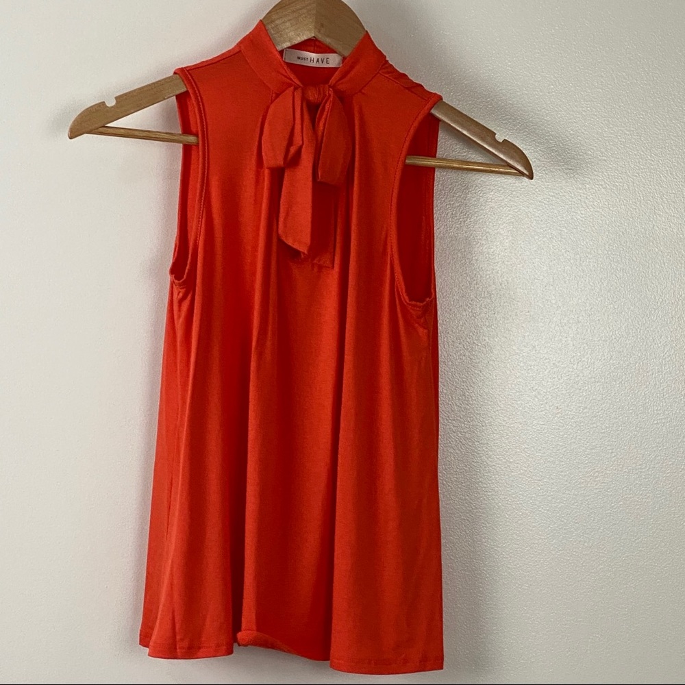 NWOT Must Have small front knot sleeveless top